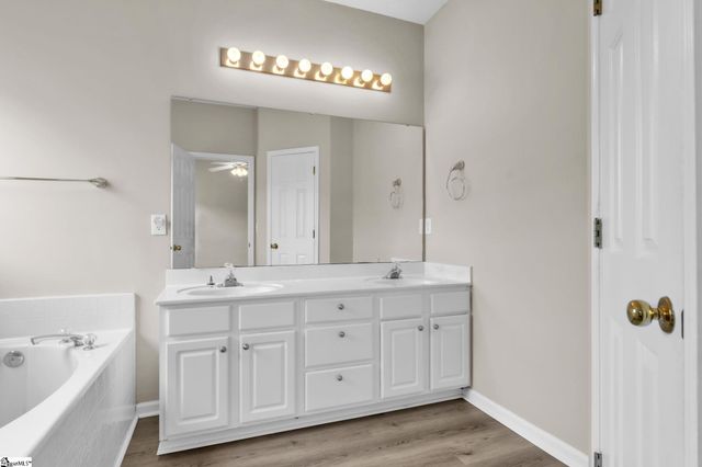 201 N Orchard Farms Avenue, Simpsonville, SC 29681