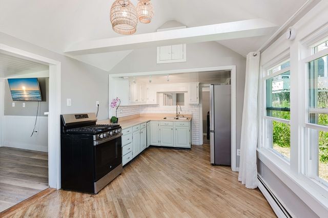 3 Rockland St, Fairhaven, MA 02719