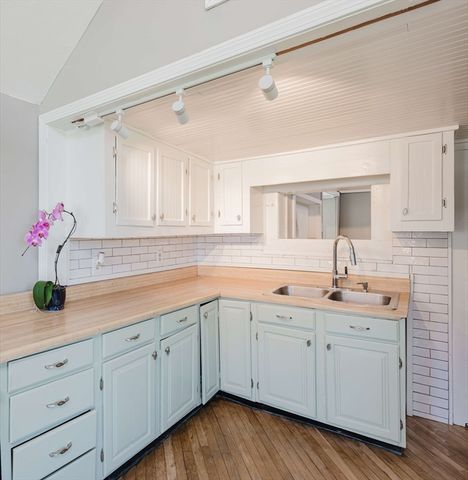 3 Rockland St, Fairhaven, MA 02719