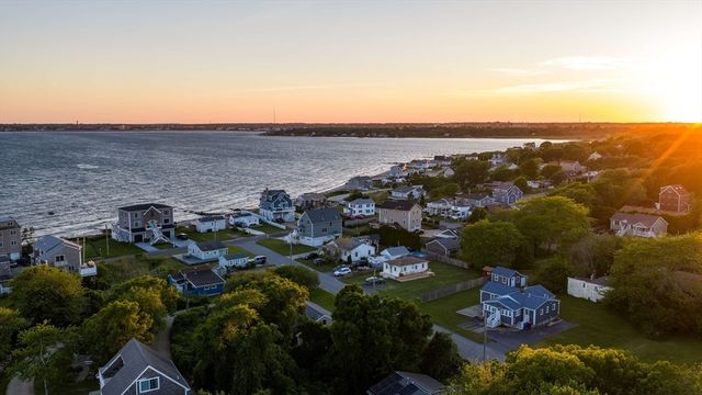 3 Rockland St, Fairhaven, MA 02719