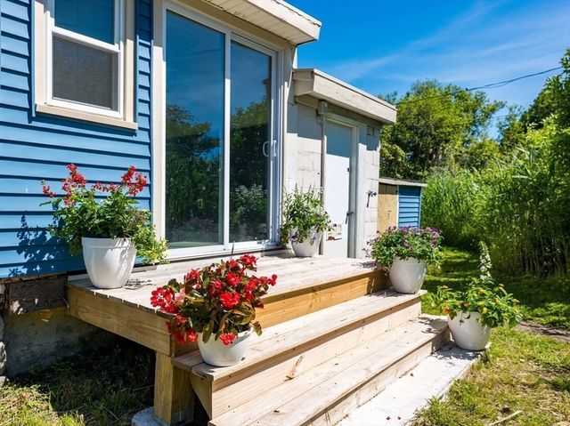 3 Rockland St, Fairhaven, MA 02719