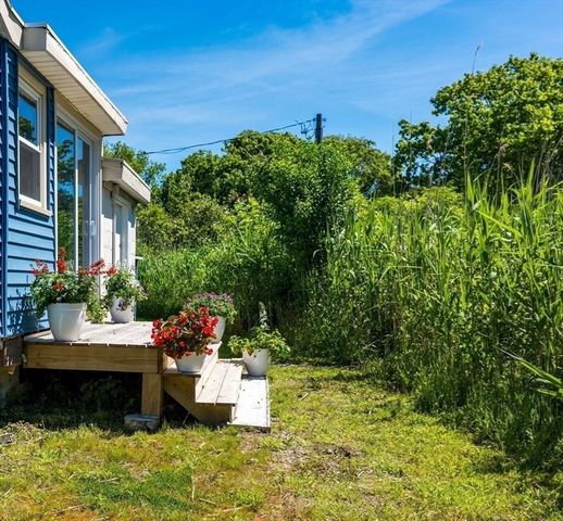 3 Rockland St, Fairhaven, MA 02719