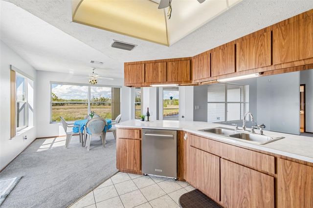 5247 TROPICAL POINT, Weeki Wachee, FL 34607