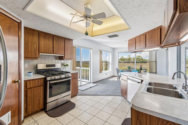 5247 TROPICAL POINT, Weeki Wachee, FL 34607
