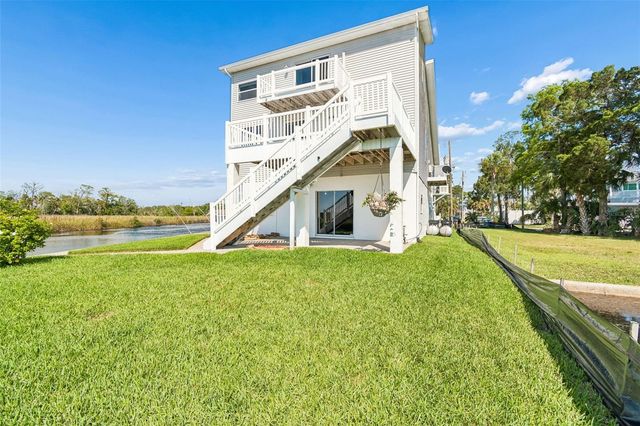 5247 TROPICAL POINT, Weeki Wachee, FL 34607