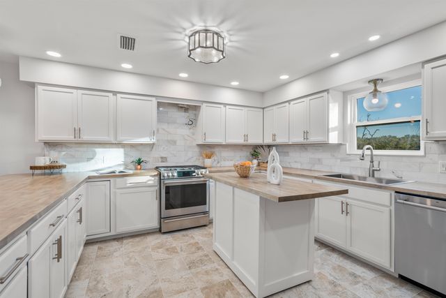 420 Trade Wind Ln, St Augustine, FL 32080