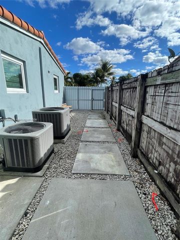 1310 N 70th Way 1, Hollywood, FL 33024