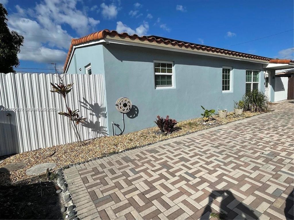 1310 N 70th Way 1, Hollywood, FL 33024