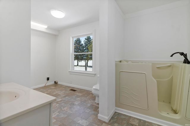 1614 Muncie Pike, Jonesboro, IN 46938