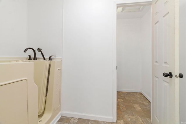 1614 Muncie Pike, Jonesboro, IN 46938