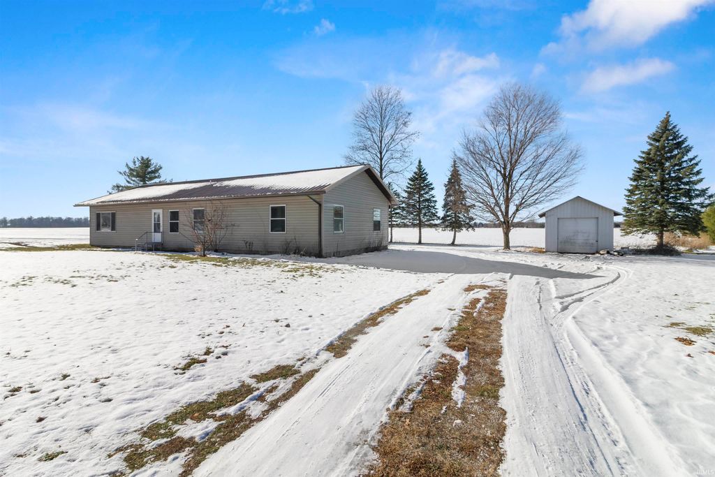 1614 Muncie Pike, Jonesboro, IN 46938