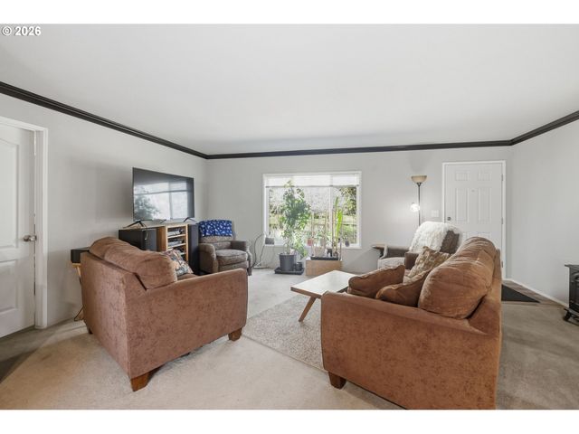 76113 FISH HATCHERY Rd, Oakridge, OR 97463