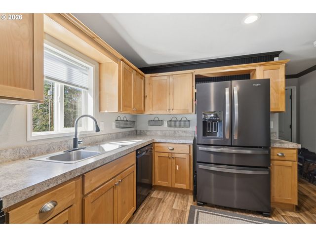 76113 FISH HATCHERY Rd, Oakridge, OR 97463