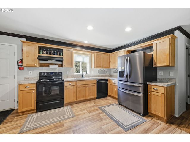 76113 FISH HATCHERY Rd, Oakridge, OR 97463