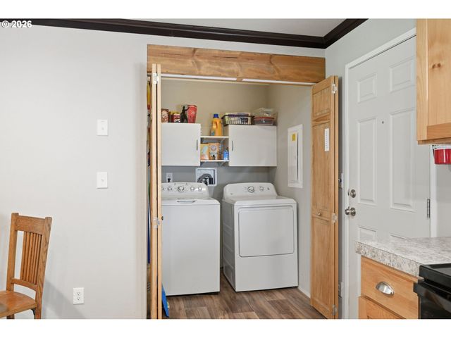 76113 FISH HATCHERY Rd, Oakridge, OR 97463