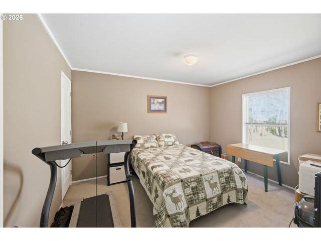 76113 FISH HATCHERY Rd, Oakridge, OR 97463