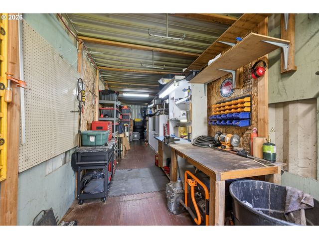 76113 FISH HATCHERY Rd, Oakridge, OR 97463