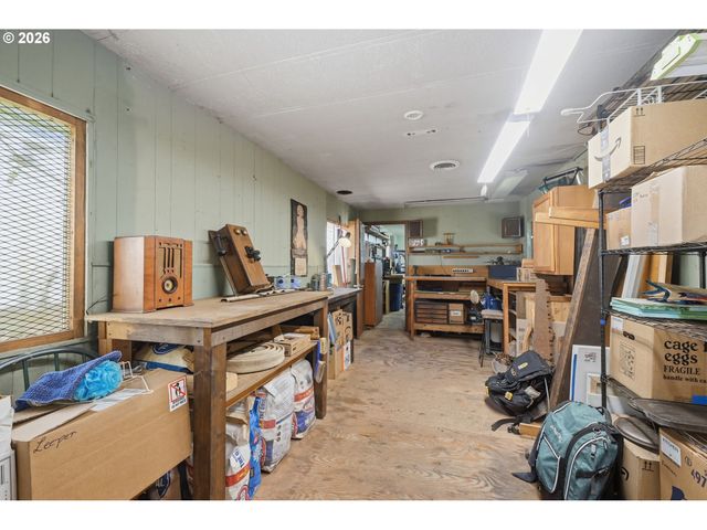 76113 FISH HATCHERY Rd, Oakridge, OR 97463