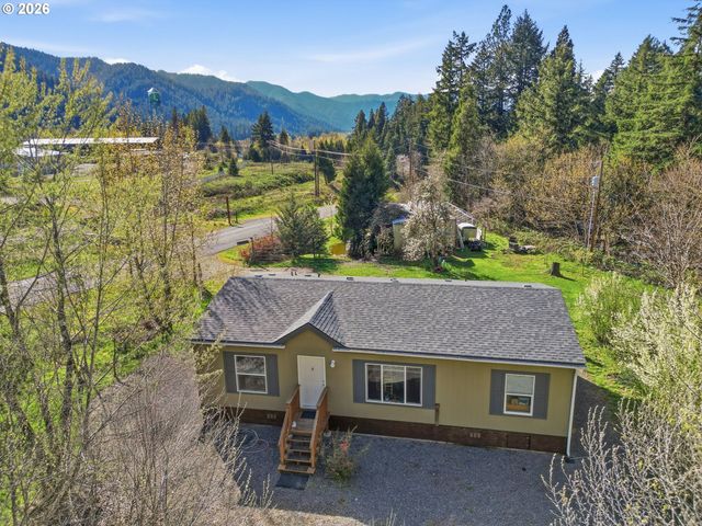 76113 FISH HATCHERY Rd, Oakridge, OR 97463