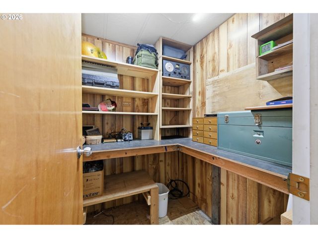 76113 FISH HATCHERY Rd, Oakridge, OR 97463