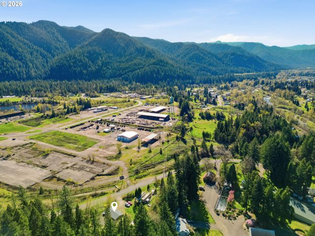 76113 FISH HATCHERY Rd, Oakridge, OR 97463