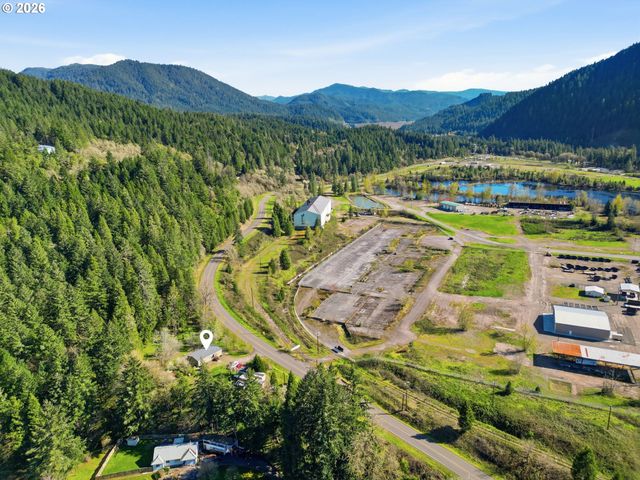 76113 FISH HATCHERY Rd, Oakridge, OR 97463