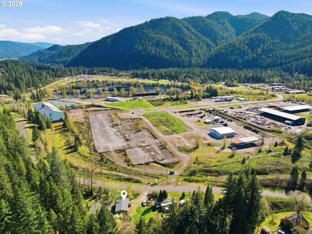76113 FISH HATCHERY Rd, Oakridge, OR 97463