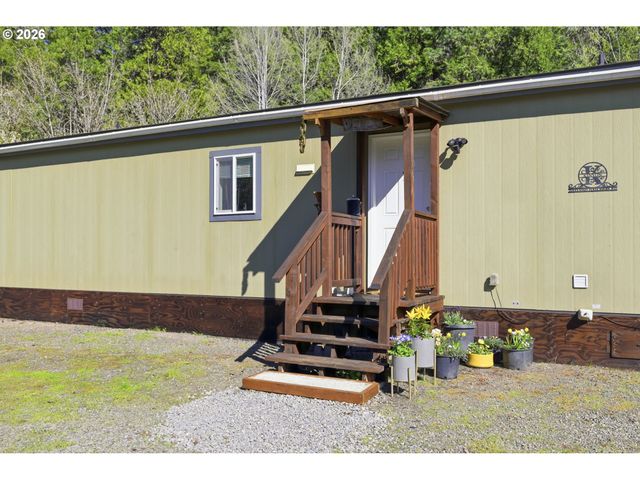 76113 FISH HATCHERY Rd, Oakridge, OR 97463