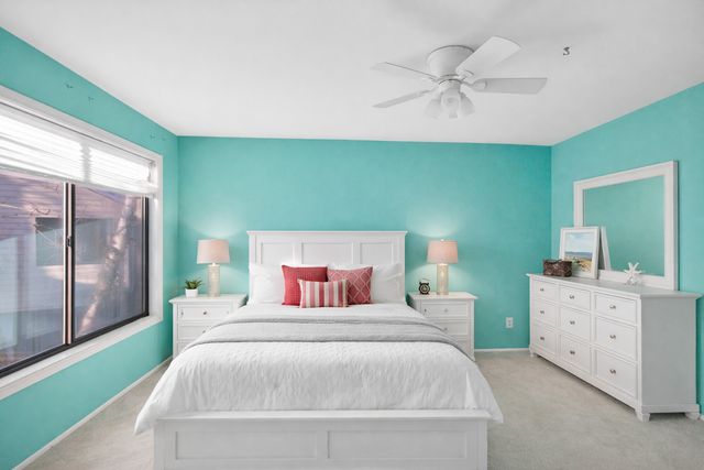 1527 Kirkwood Drive 1527, Geneva, IL 60134