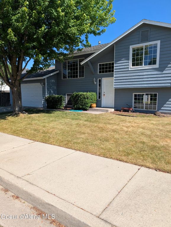902 E GLACIER PEAK DR, Post Falls, ID 83854