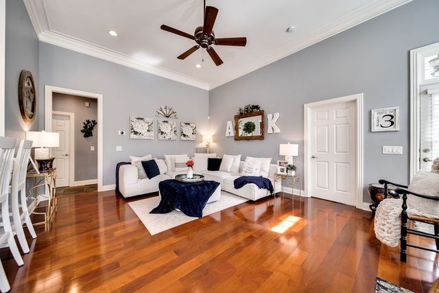 1111 Isaac Franklin Dr, Gallatin, TN 37066