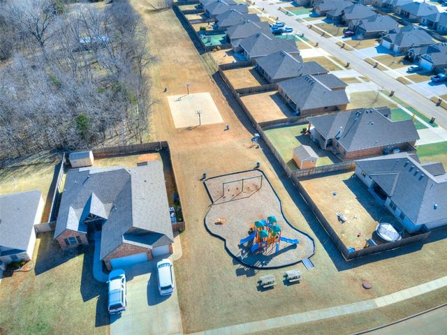 1732 W Zachary Way, Mustang, OK 73064