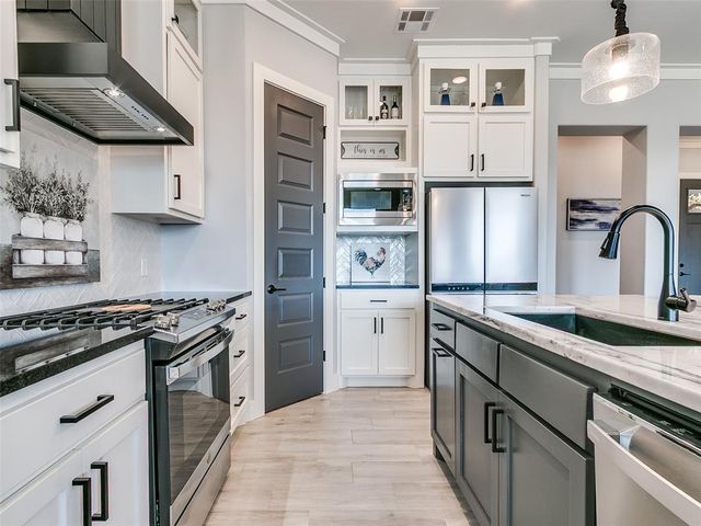 1732 W Zachary Way, Mustang, OK 73064