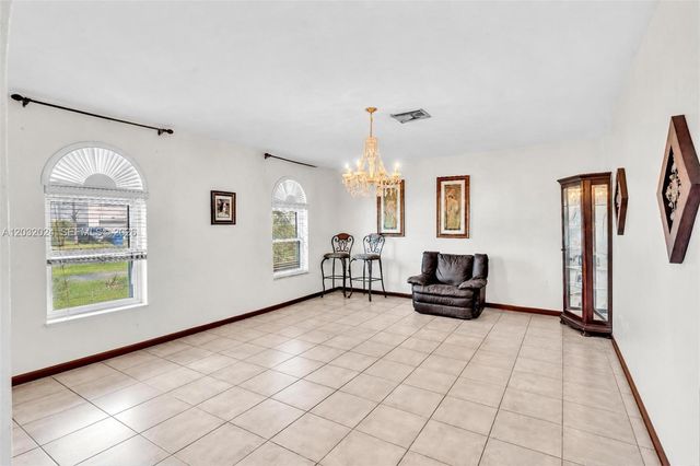 19901 Highland Lakes Blvd, Miami, FL 33179