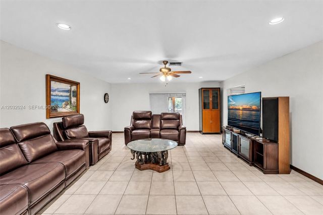 19901 Highland Lakes Blvd, Miami, FL 33179