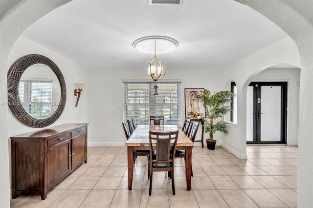 19901 Highland Lakes Blvd, Miami, FL 33179