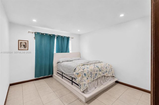 19901 Highland Lakes Blvd, Miami, FL 33179