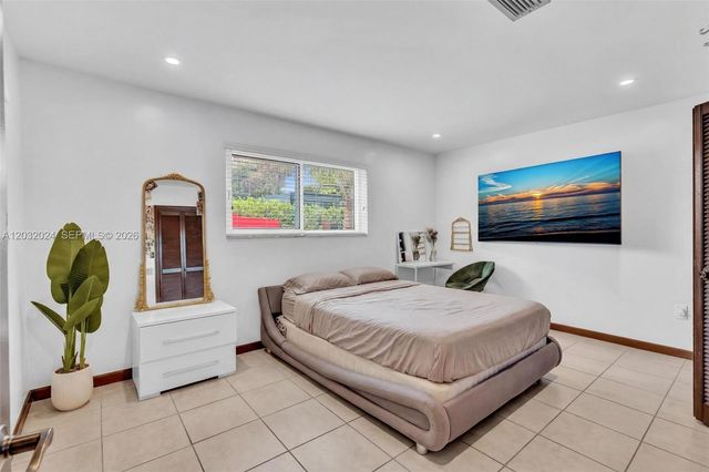 19901 Highland Lakes Blvd, Miami, FL 33179
