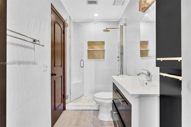 19901 Highland Lakes Blvd, Miami, FL 33179