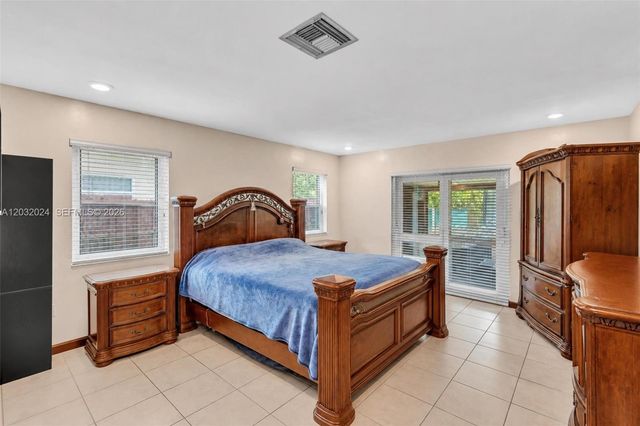 19901 Highland Lakes Blvd, Miami, FL 33179