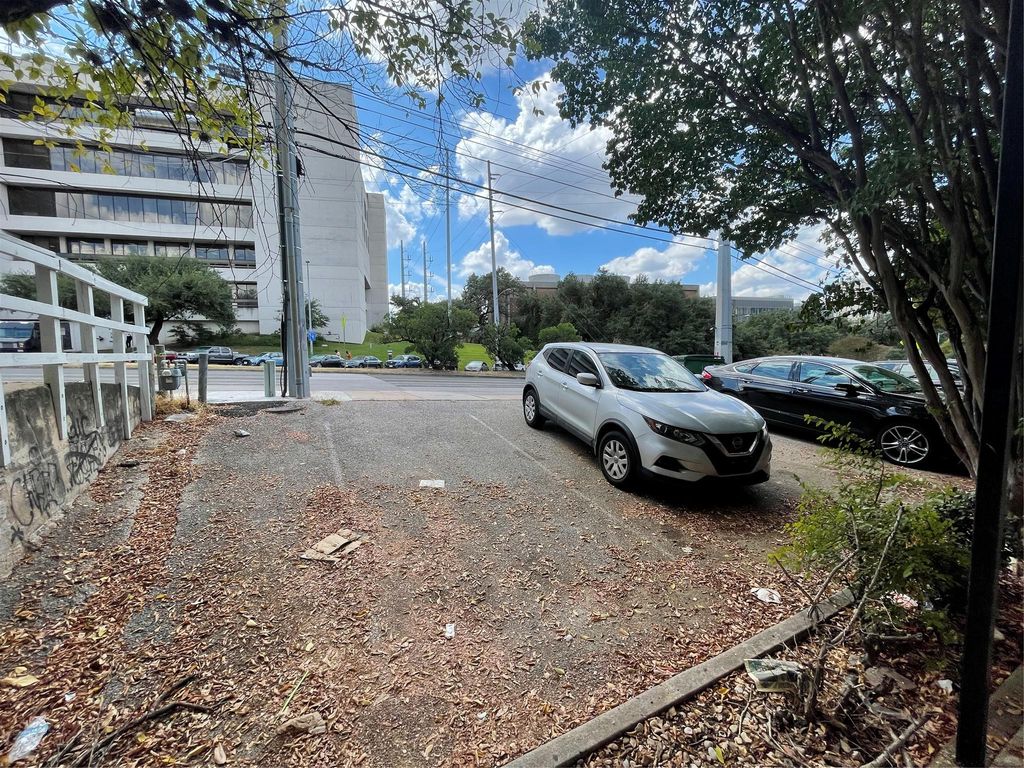 710 E Dean Keeton ST 104, Austin, TX 78705