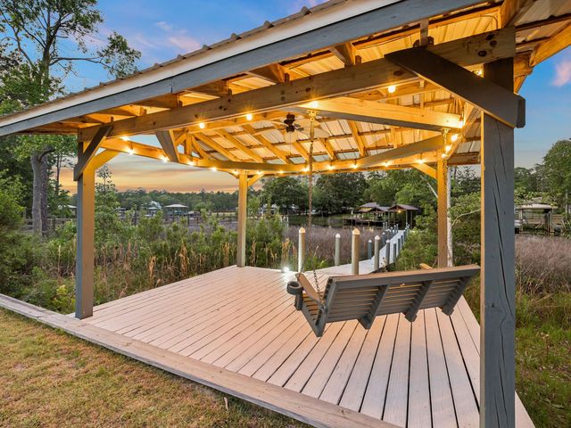 198 Waterside Lane, Freeport, FL 32439