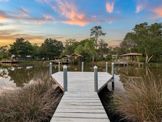 198 Waterside Lane, Freeport, FL 32439