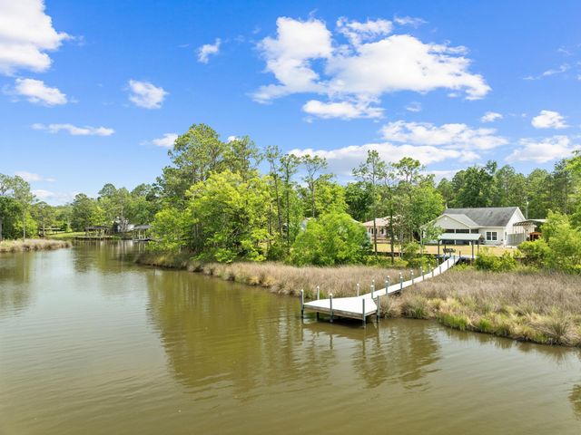 198 Waterside Lane, Freeport, FL 32439