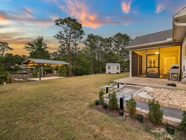 198 Waterside Lane, Freeport, FL 32439