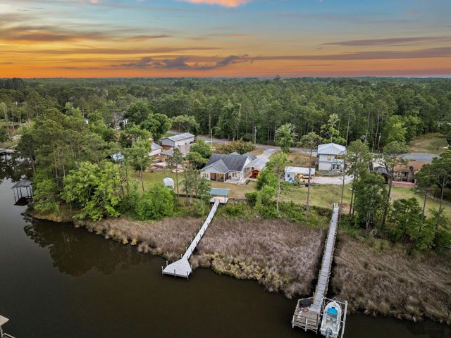 198 Waterside Lane, Freeport, FL 32439