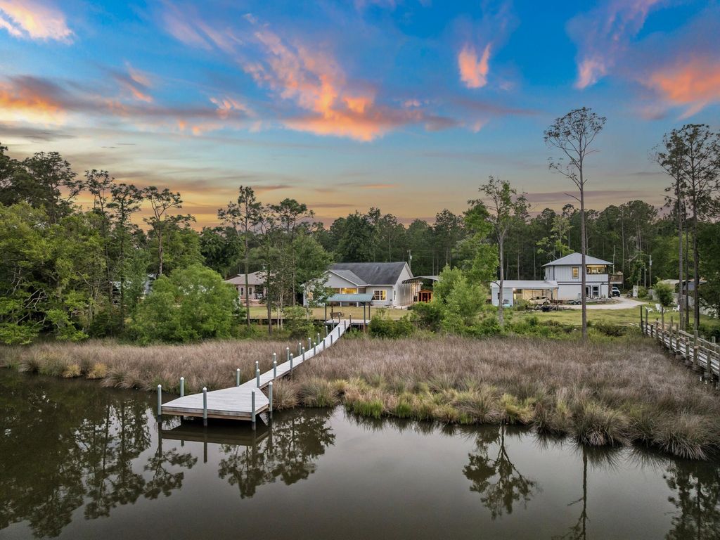 198 Waterside Lane, Freeport, FL 32439