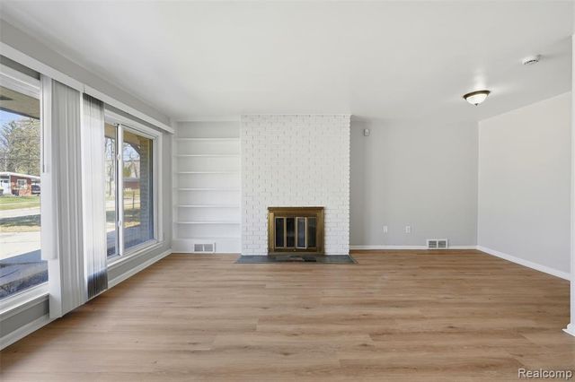 29624 Pleasant Trail, Southfield, MI 48076