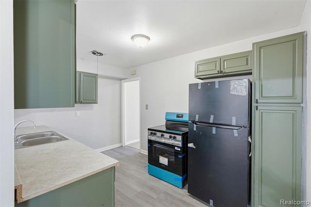 29624 Pleasant Trail, Southfield, MI 48076