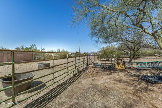 2244 E CAVALRY Road, New River, AZ 85087